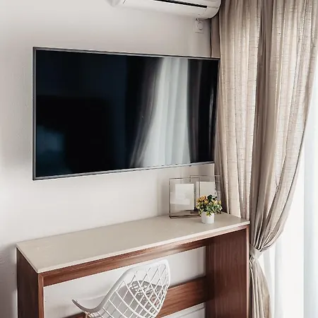 Апартаменти Emerald Palm Адехе