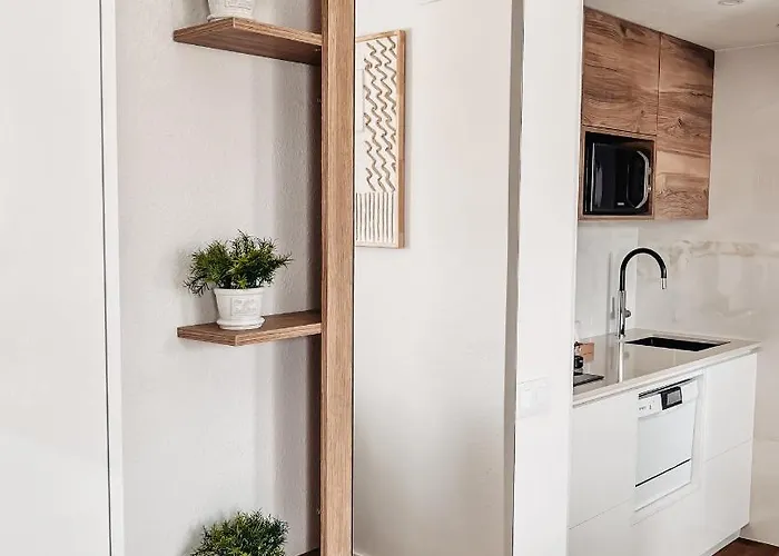 Emerald Palm Адехе